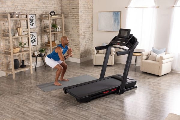 Tekalna steza ProForm Carbon Pro 2000