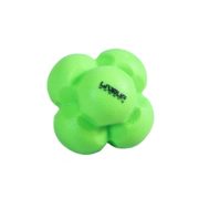 N slici je šesterokutna gumena loptica u zelenoj boji koja se zove reakcijska loptica Reaction Ball