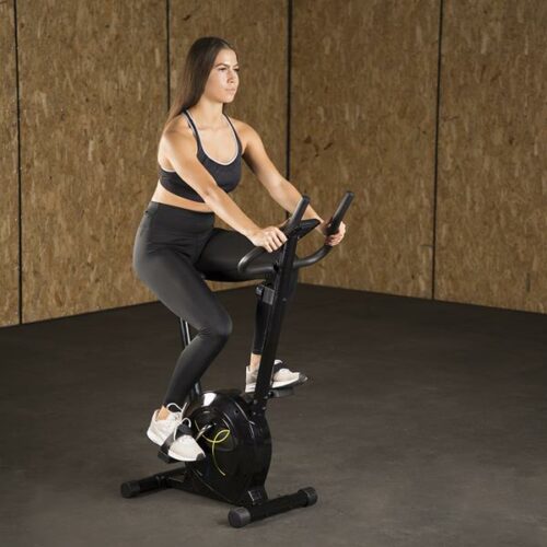 Vježbanje na sobnom biciklu ONE Fitness RM8740